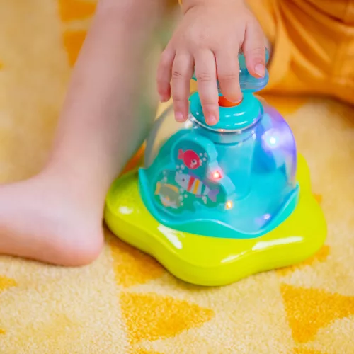 BRIGHT STARTS Zenélő, világító játék Press & Glow Spinner 6hó+