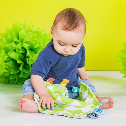 BRIGHT STARTS Morzsolókendő C karikán Little Taggies zöld pöttyök 0hó+