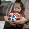 BABY EINSTEIN Érzékszervi játék Curiosity Clutch™ 3hó+
