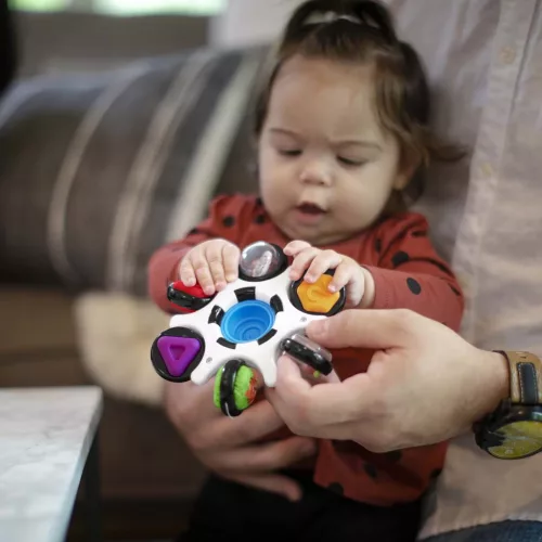 BABY EINSTEIN Érzékszervi játék Curiosity Clutch™ 3hó+
