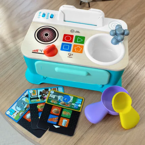 BABY EINSTEIN Zenei Játék Magic Touch Kitchen™ Pretend to Cook HAPE 9hó+