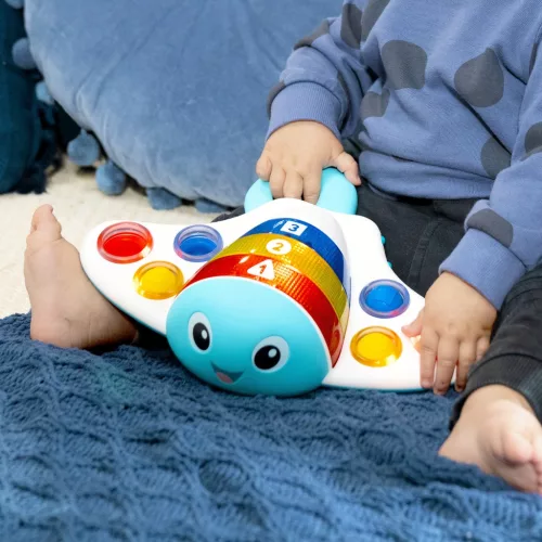 BABY EINSTEIN Érzékszervi játék rája Pop & Explore Stingray™ 6hó+