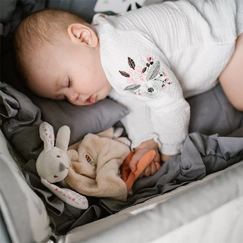 BABYONO Kismadár és takaró 2 az 1-ben Baby Bunny 0m+