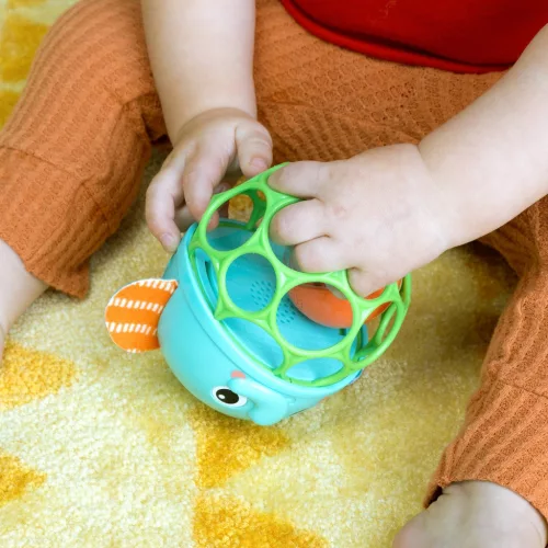 OBALL Giggle & Glow™ zenélő világító játék, 3 hónapos kortól