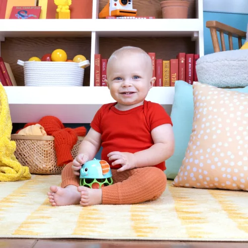 OBALL Giggle & Glow™ zenélő világító játék, 3 hónapos kortól