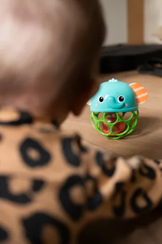 OBALL Giggle & Glow™ zenélő világító játék, 3 hónapos kortól