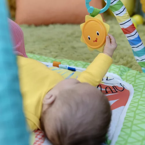 BRIGHT STARTS Játszószőnyeg játékhíddal Wild Wiggles aktivitással 0hó+