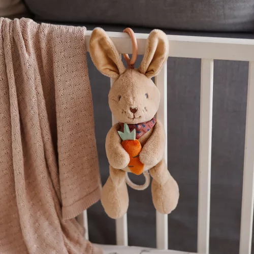 BABYONO Zenélő játék C-gyűrűn Nyuszi Karo 0m+