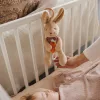 BABYONO Zenélő játék C-gyűrűn Nyuszi Karo 0m+