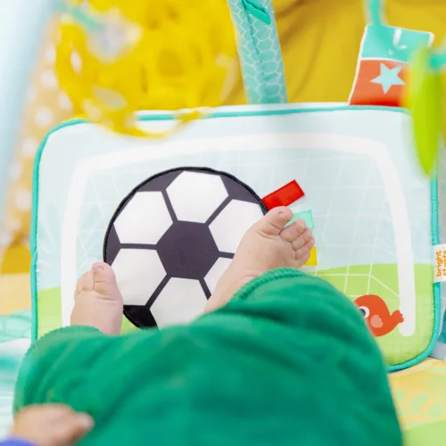 BRIGHT STARTS Oball Grip & Kick™ aktivitásos játszószőnyeg 0 hónapos kortól