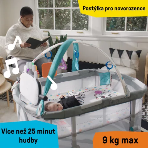 BABY EINSTEIN Játszókerettel és zongorával ellátott kiságy 3in1 Kick & Snooze™ 0hó+