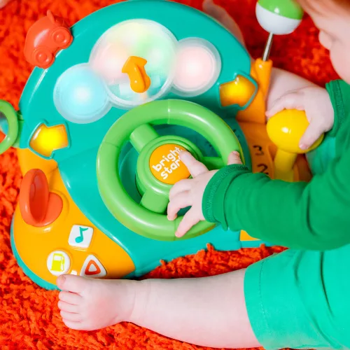 BRIGHT STARTS Zenélő kormánykerék  játék t Lights & Colors Driver™ 6hó+