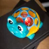 OBALL Autó és csörgő, 2in1 Curious Car, teknős, Neptune™, 3 hó+